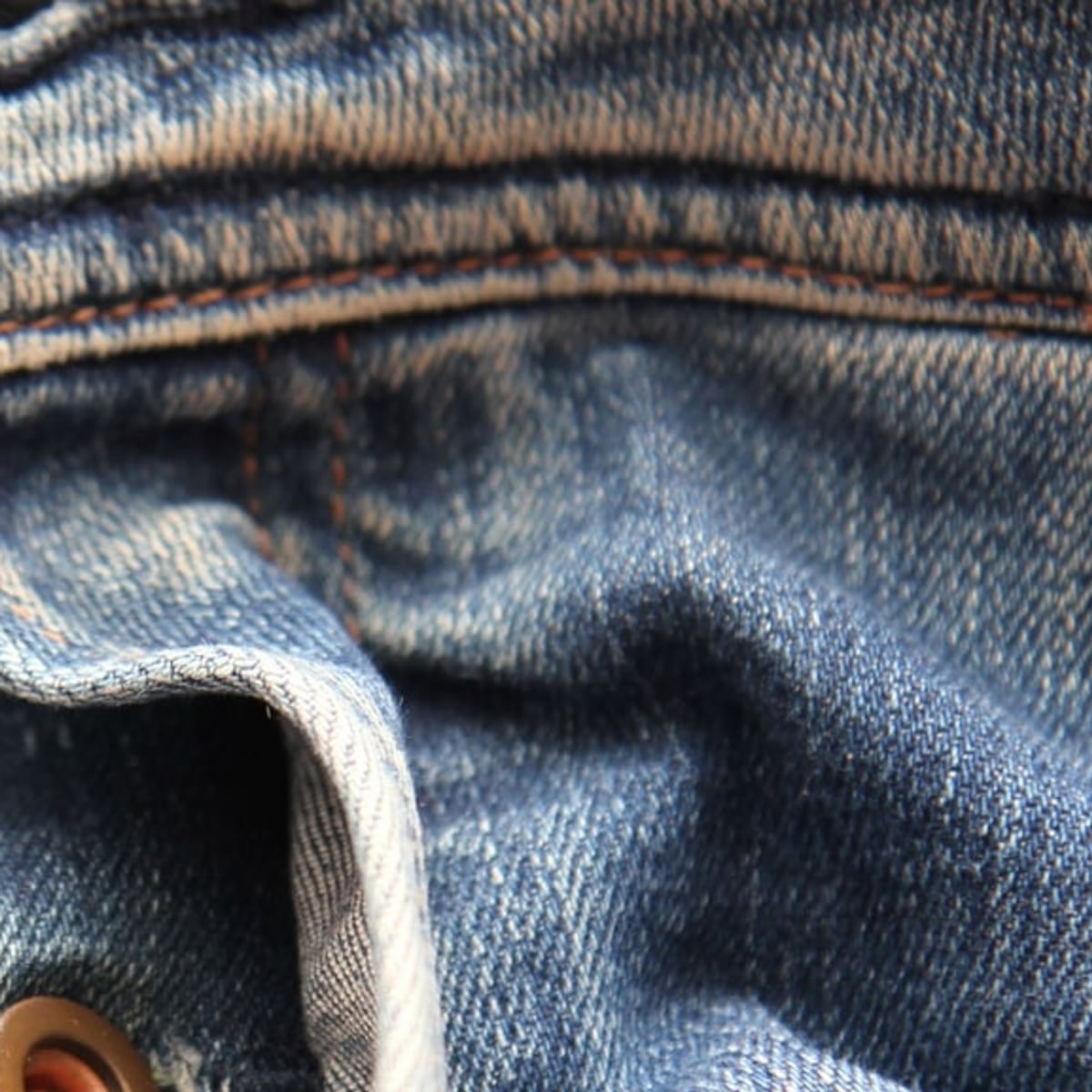 Straight-leg jeans, detail scene