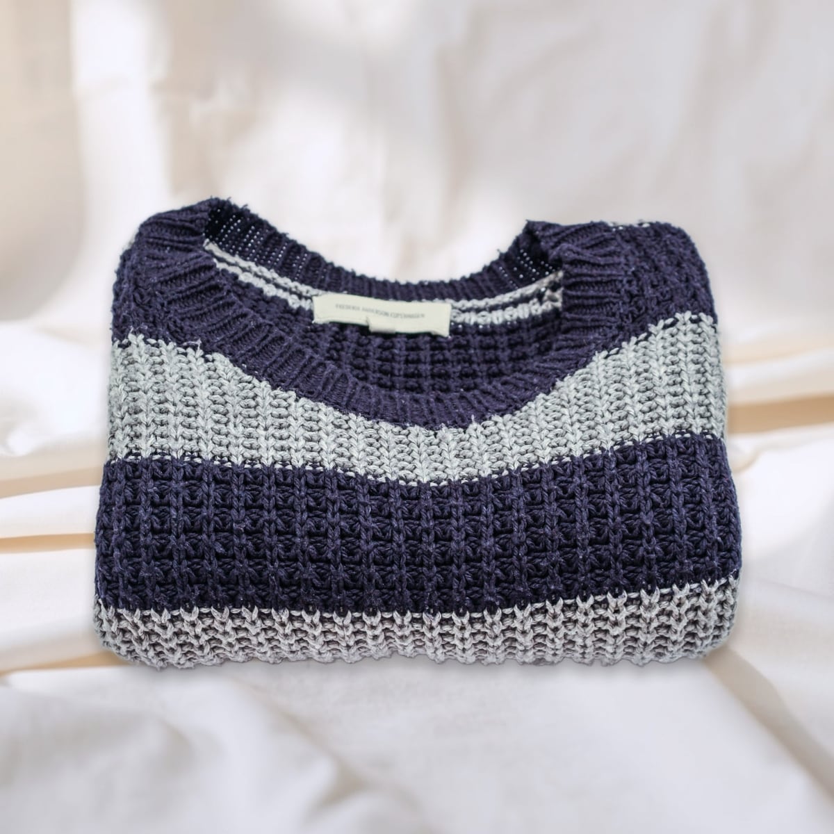 Knit sweater, linen scene