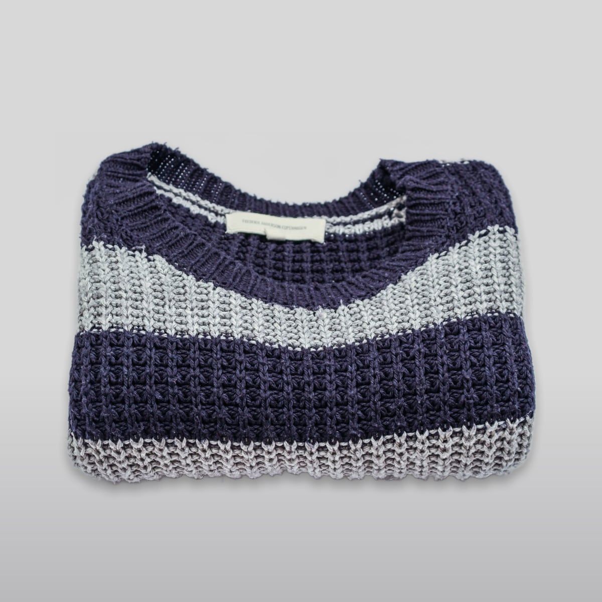 Knit sweater, studio tone scene